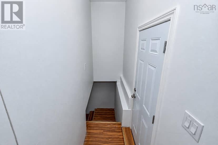 142 Maloney Street — photo 15 of 28