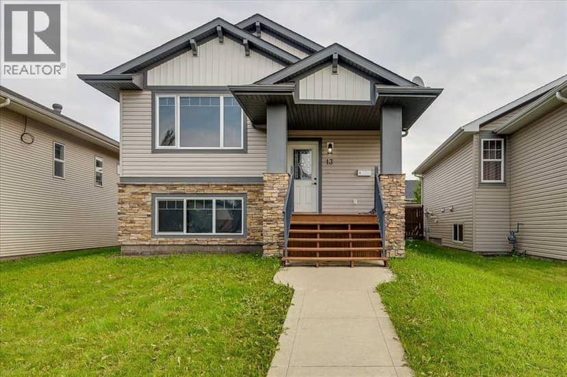 13 Rogers Road, Sylvan Lake, photo 2