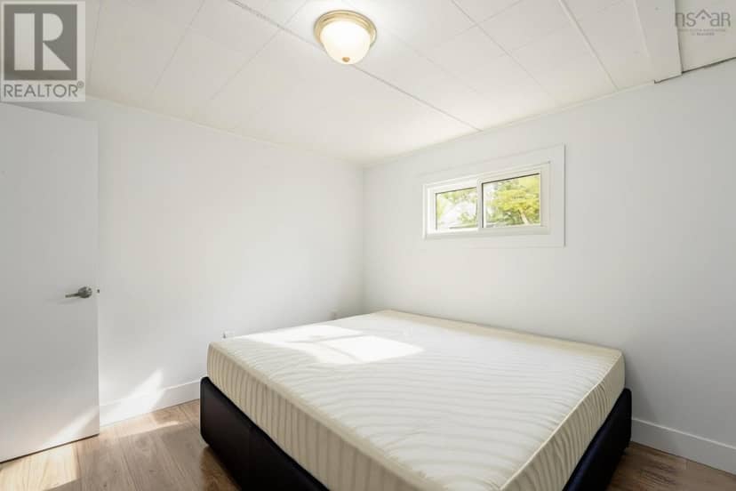 44 Courtney Road — photo 16 of 40
