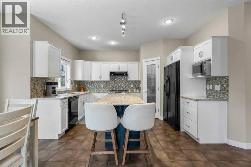 125 Cougarstone Manor SW — photo 11 of 40