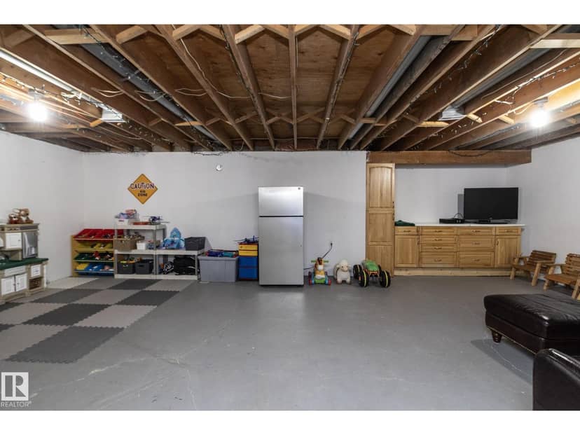 5026 52 ST — photo 18 of 26