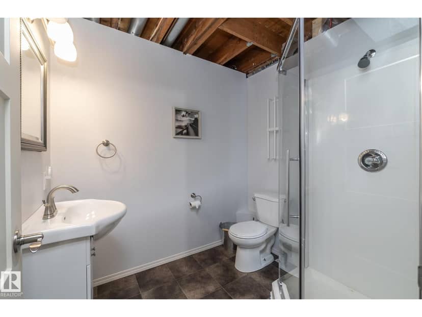 5026 52 ST — photo 19 of 26