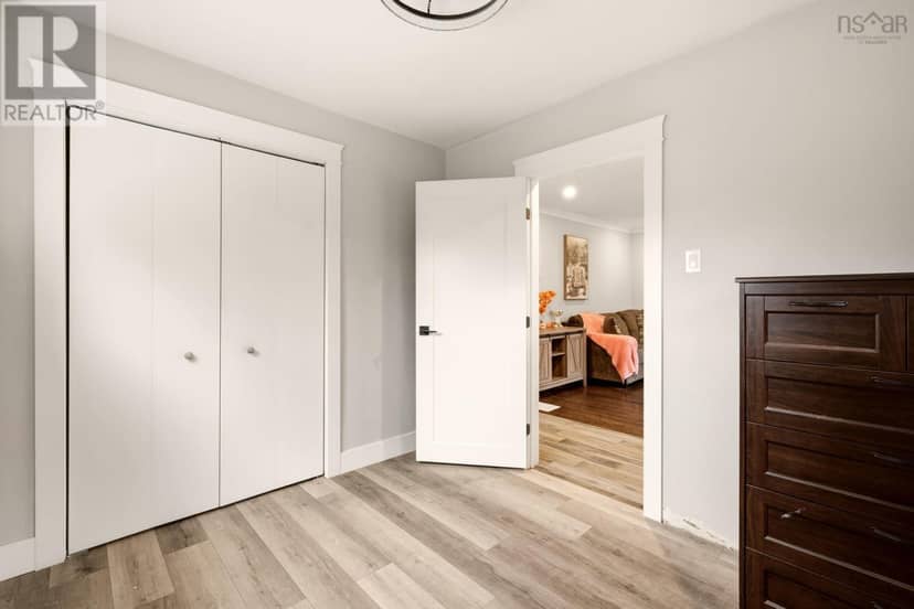 25 Circle Drive — photo 11 of 33