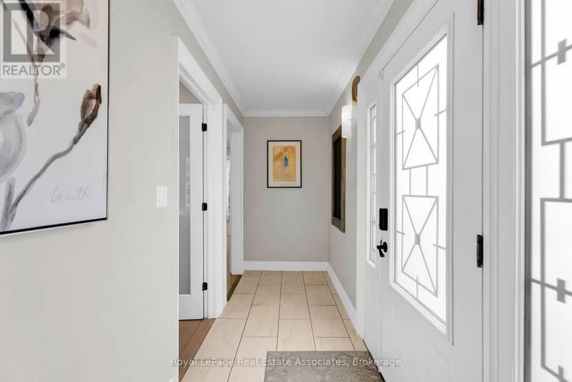 11 Churchill Crescent — photo 6 of 40