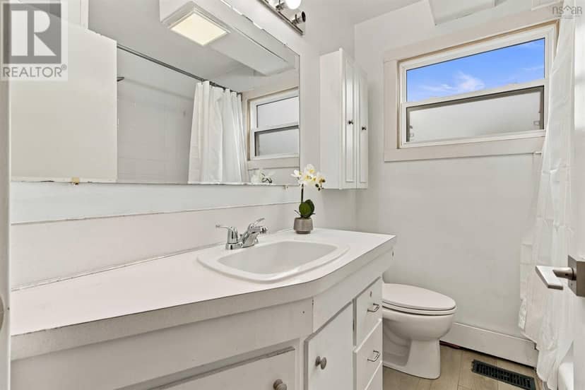 6 Sandra Crt — photo 20 of 40