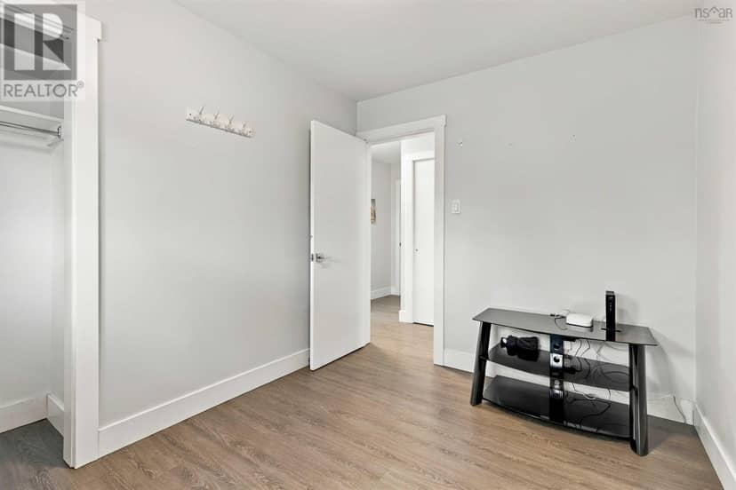 6 Sandra Crt — photo 24 of 40