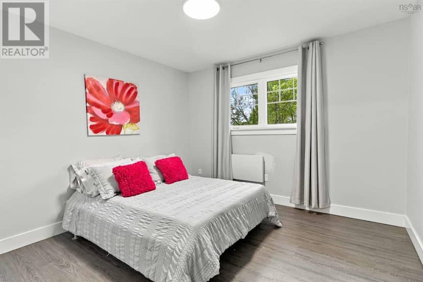 6 Sandra Crt — photo 19 of 40