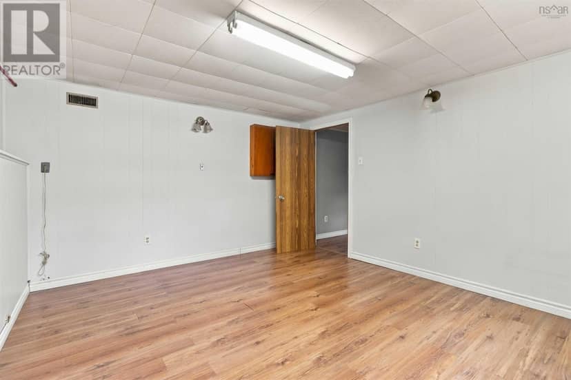 6 Sandra Crt — photo 38 of 40
