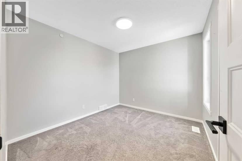 98 Lucas Crescent NW — photo 28 of 40