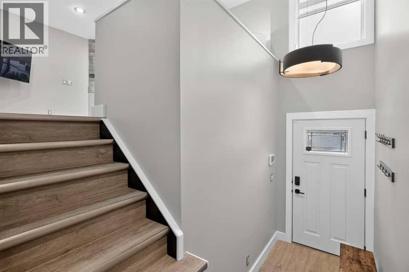2732 16 Street SW — photo 26 of 31