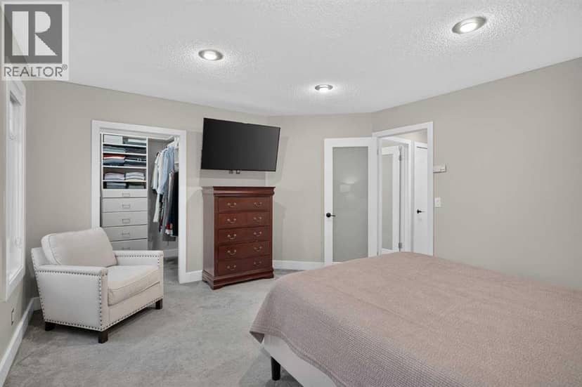 2732 16 Street SW — photo 19 of 31