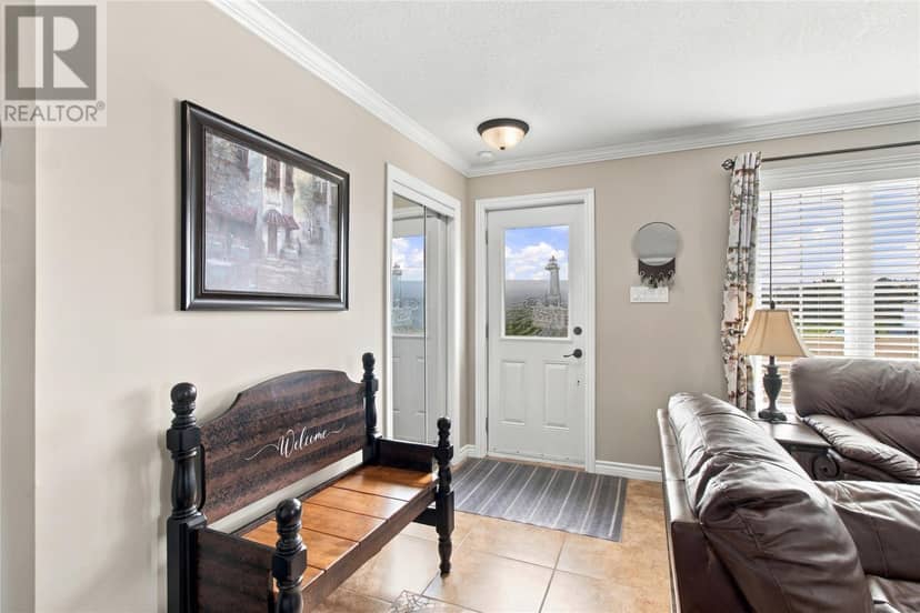 19 Hibbs Road — photo 3 of 40