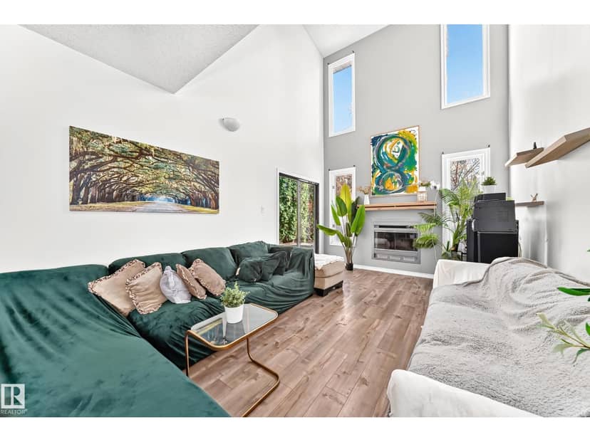 92 Howson Cr NW — photo 12 of 40