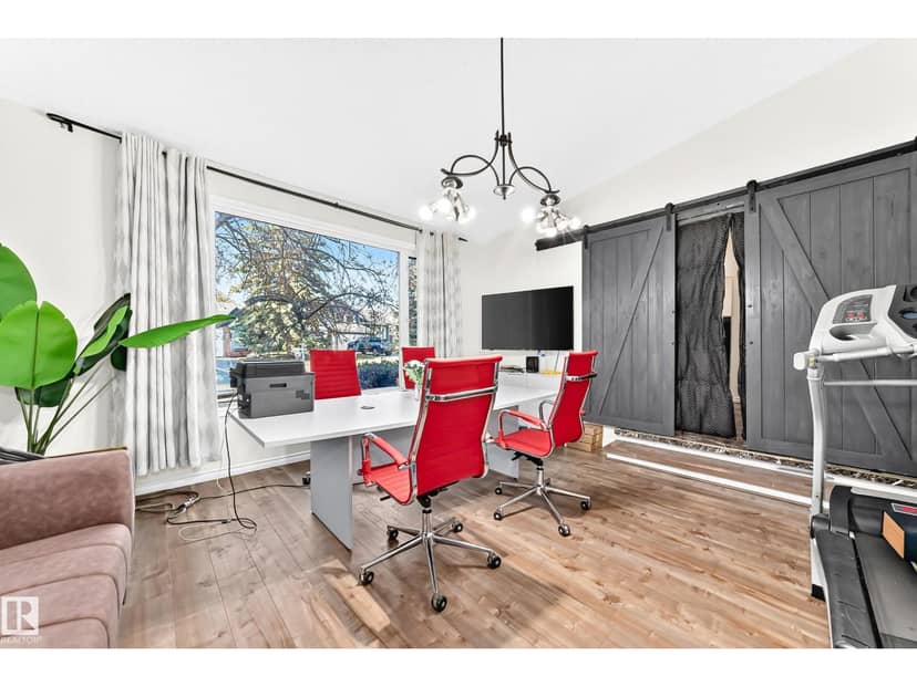 92 Howson Cr NW — photo 9 of 40