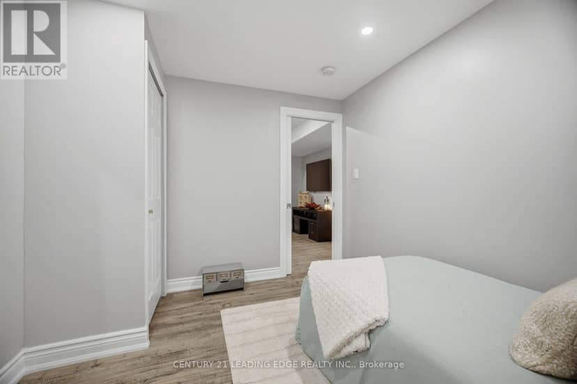 545 Gibson Crescent — photo 33 of 40