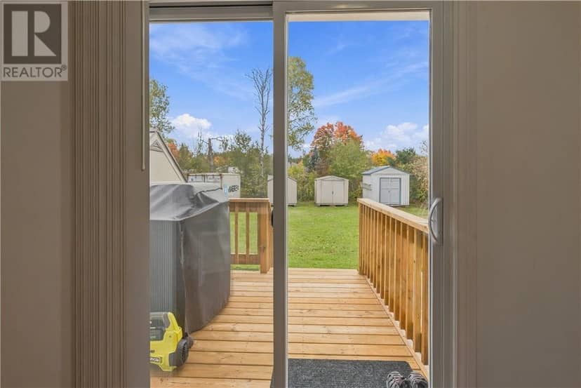 143 Arlington Drive, Dowling, photo 6