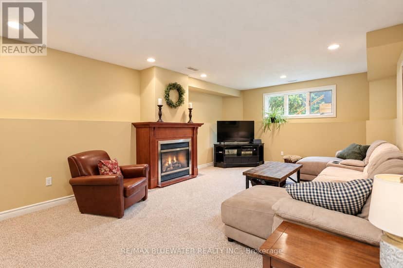 9879 Leonard Street — photo 29 of 40