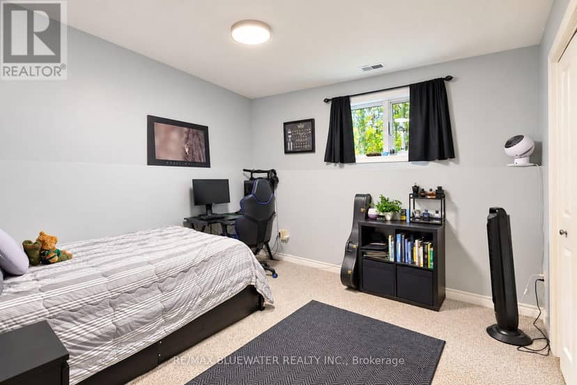 9879 Leonard Street — photo 33 of 40