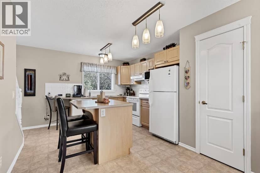 135 Springs Crescent — photo 13 of 40