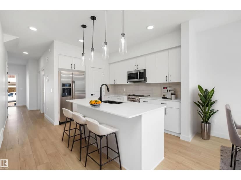 4207 63 ST — photo 10 of 40