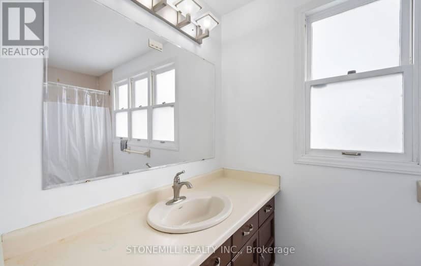 76 Collings Avenue — photo 33 of 40