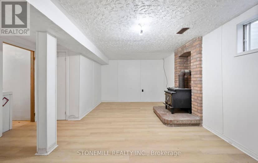 76 Collings Avenue — photo 35 of 40