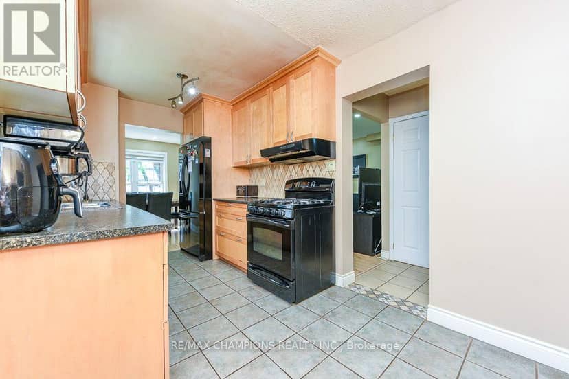 163 Simmons Boulevard — photo 10 of 40