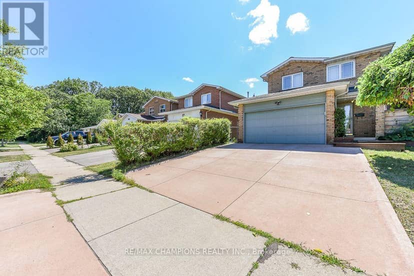 163 Simmons Boulevard, Brampton, photo 2
