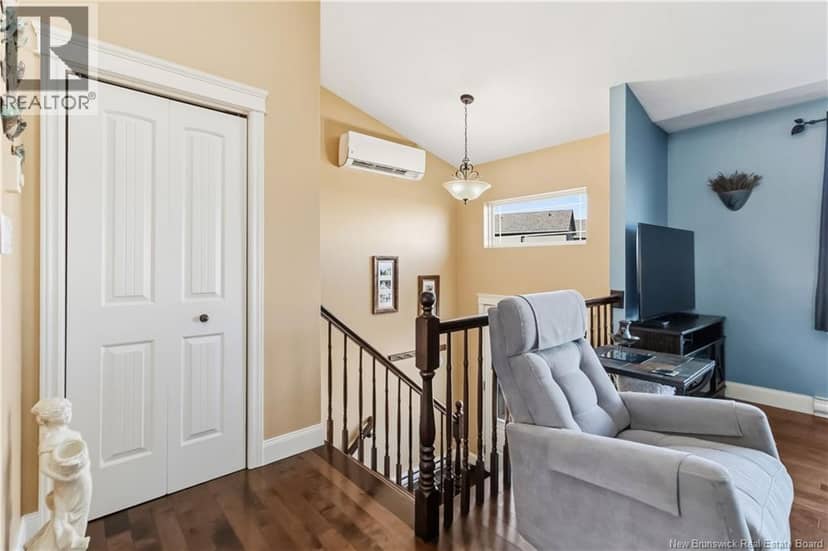 136 Holland Drive — photo 4 of 40