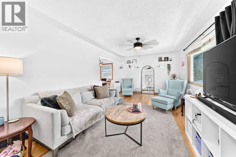3927 40A Avenue — photo 9 of 40