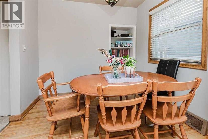 3927 40A Avenue — photo 13 of 40