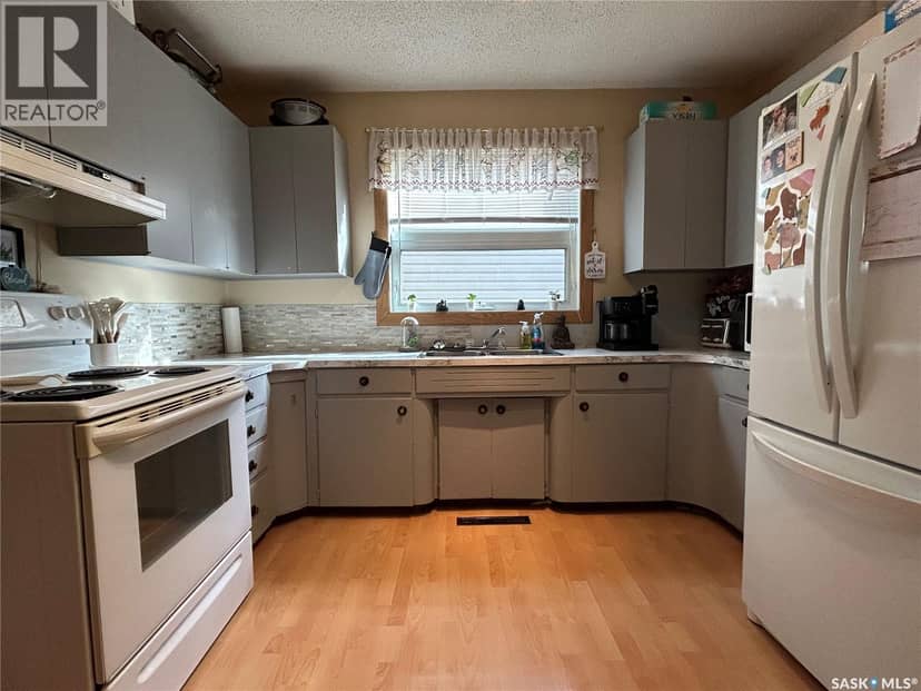 714 Carbon AVENUE — photo 11 of 39