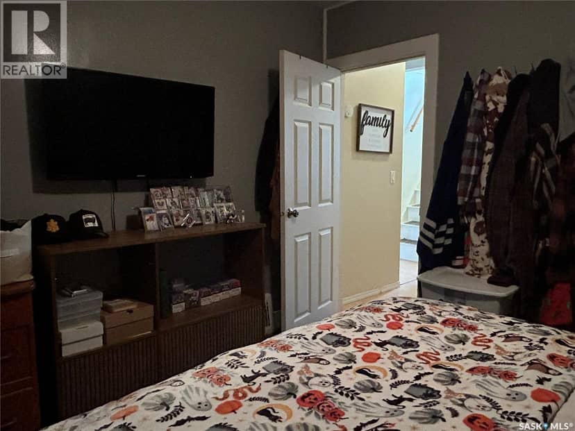 714 Carbon AVENUE — photo 15 of 39