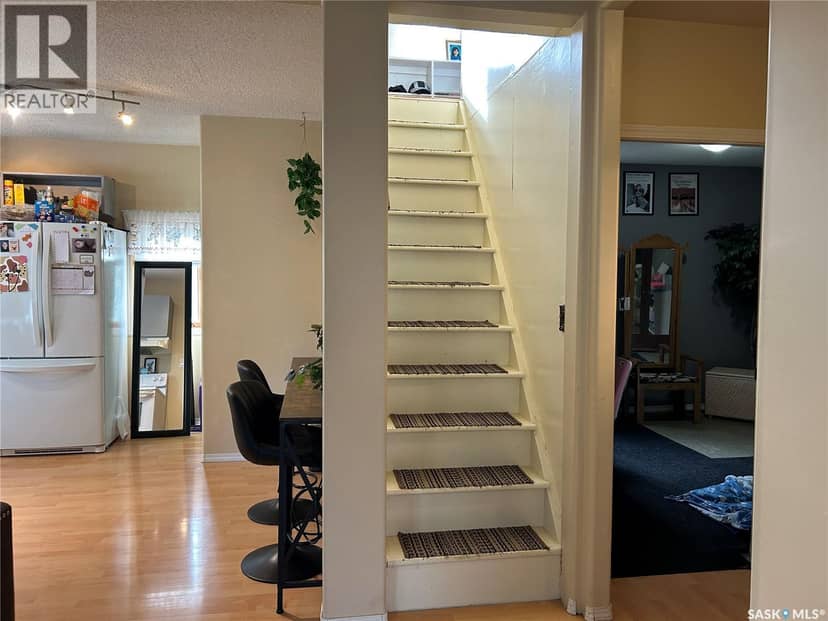 714 Carbon AVENUE — photo 22 of 39