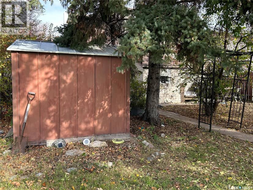 714 Carbon AVENUE — photo 34 of 39