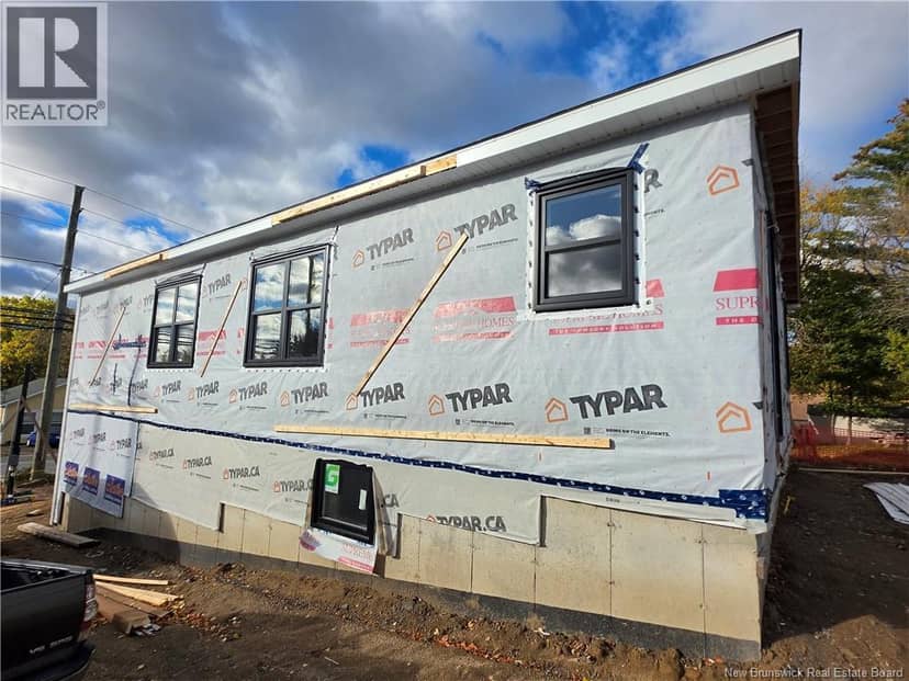 497 Gibson Street — photo 4 of 5