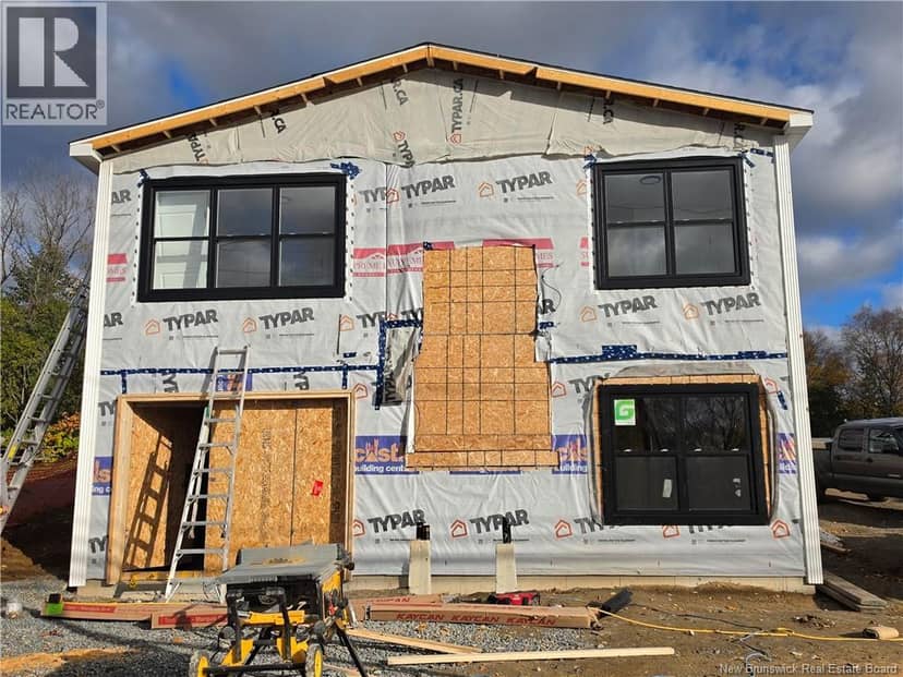 497 Gibson Street — photo 2 of 5