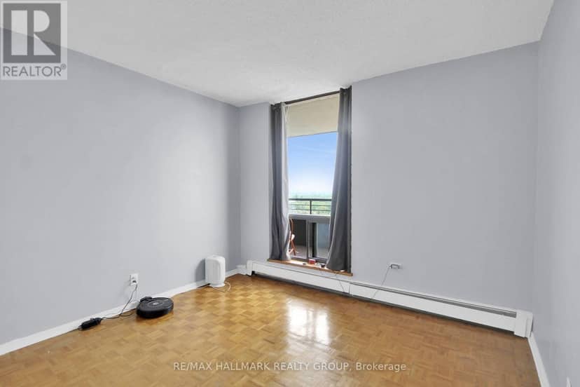 1503 - 505 St Laurent Boulevard — photo 16 of 38