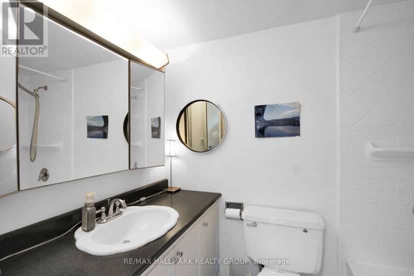 1503 - 505 St Laurent Boulevard — photo 19 of 38