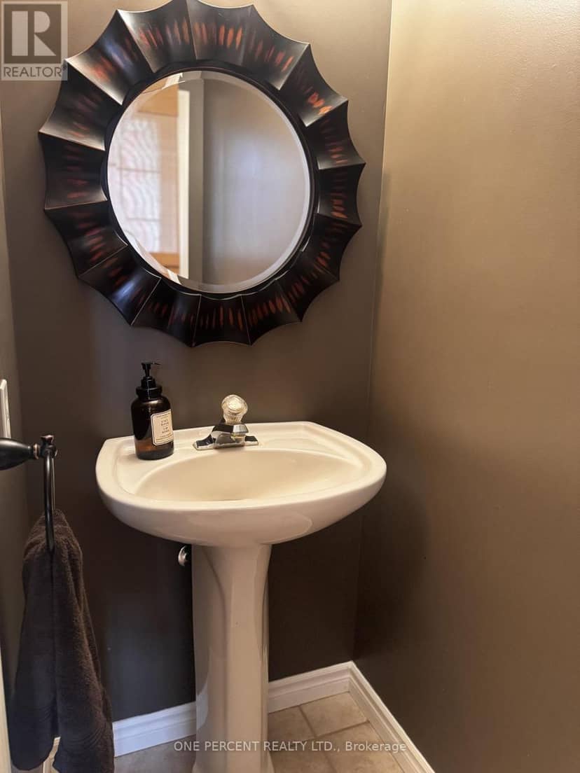 459 Albert Street — photo 7 of 27