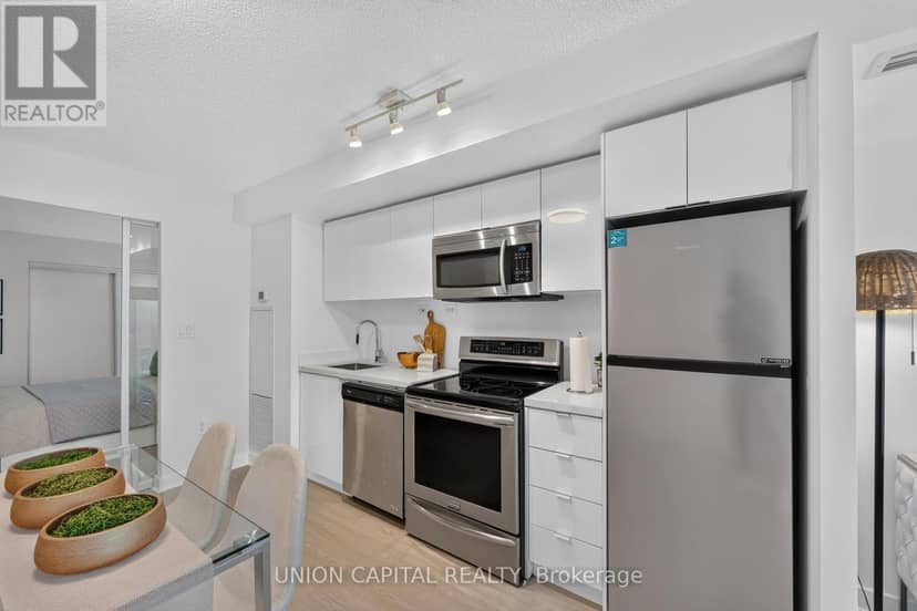551 - 10 Capreol Court — photo 15 of 23