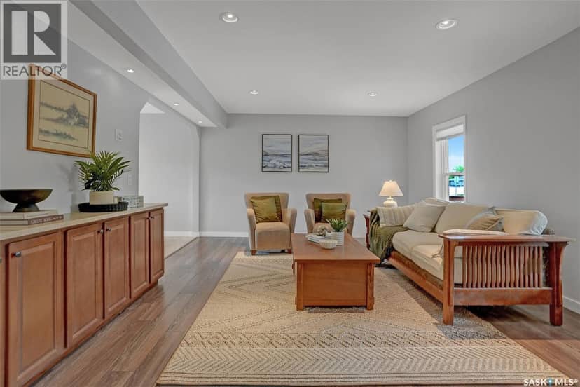 209 Douglas AVENUE E — photo 14 of 40
