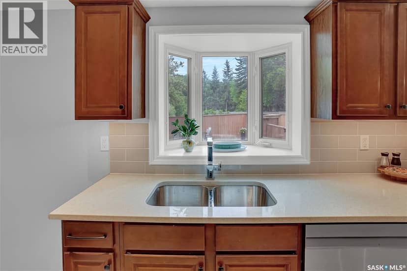 209 Douglas AVENUE E — photo 15 of 40