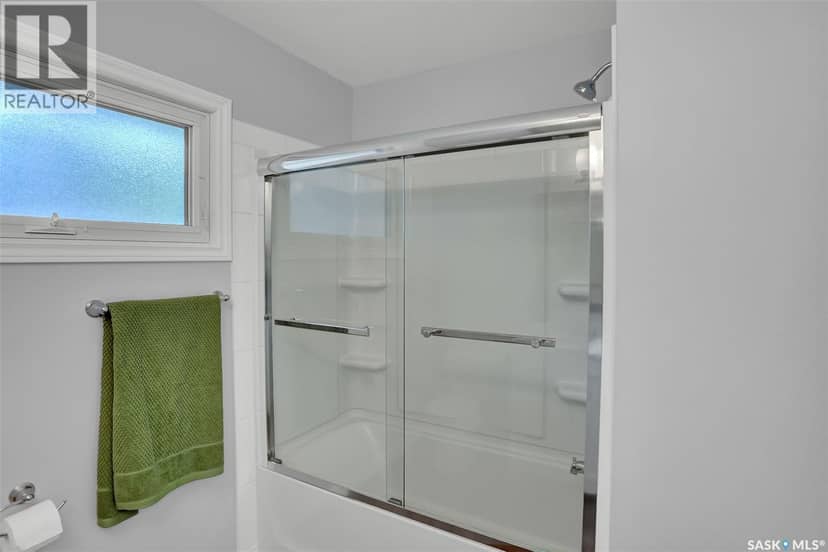 209 Douglas AVENUE E — photo 22 of 40