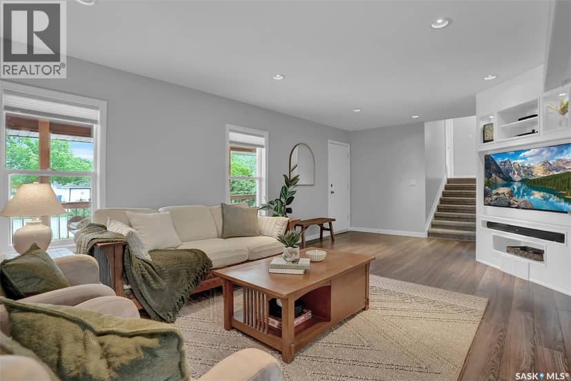 209 Douglas AVENUE E — photo 4 of 40