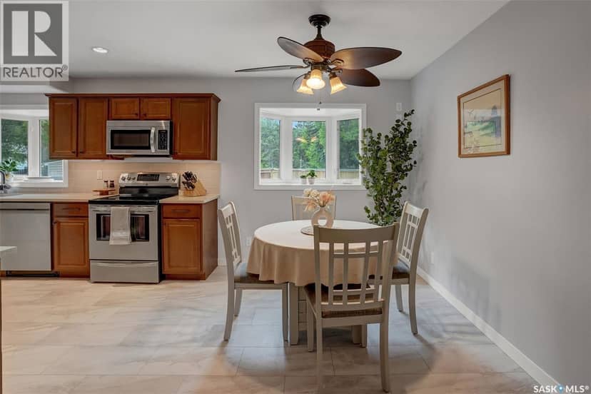 209 Douglas AVENUE E — photo 17 of 40