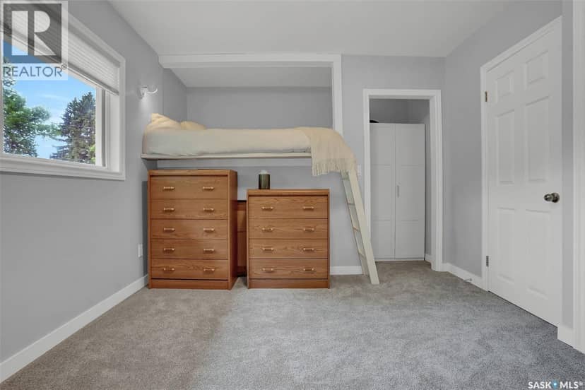 209 Douglas AVENUE E — photo 26 of 40