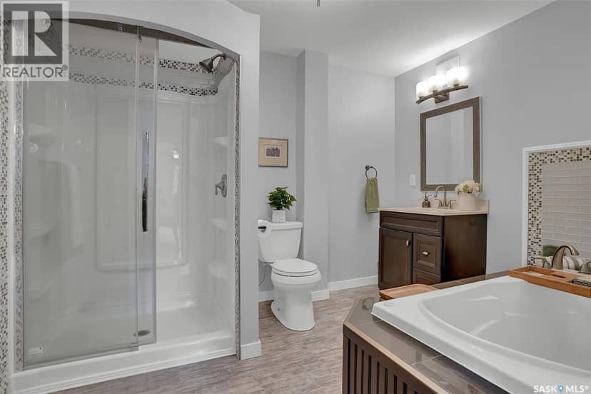 209 Douglas AVENUE E — photo 31 of 40