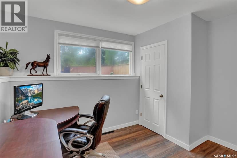 209 Douglas AVENUE E — photo 37 of 40