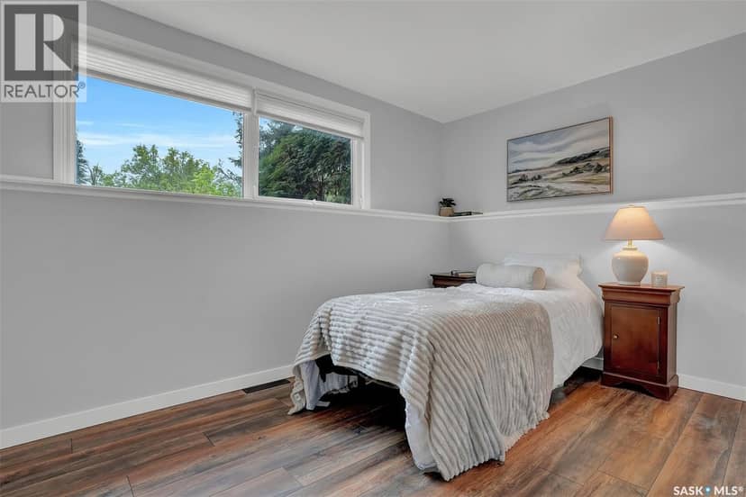 209 Douglas AVENUE E — photo 38 of 40